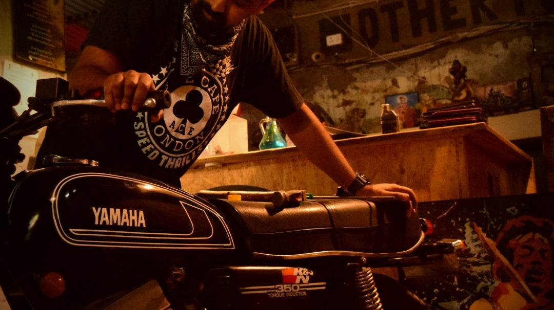 Two Stroke Tuesdays E02 : 1991 Yamaha RD 350 - Taming the Unicorn