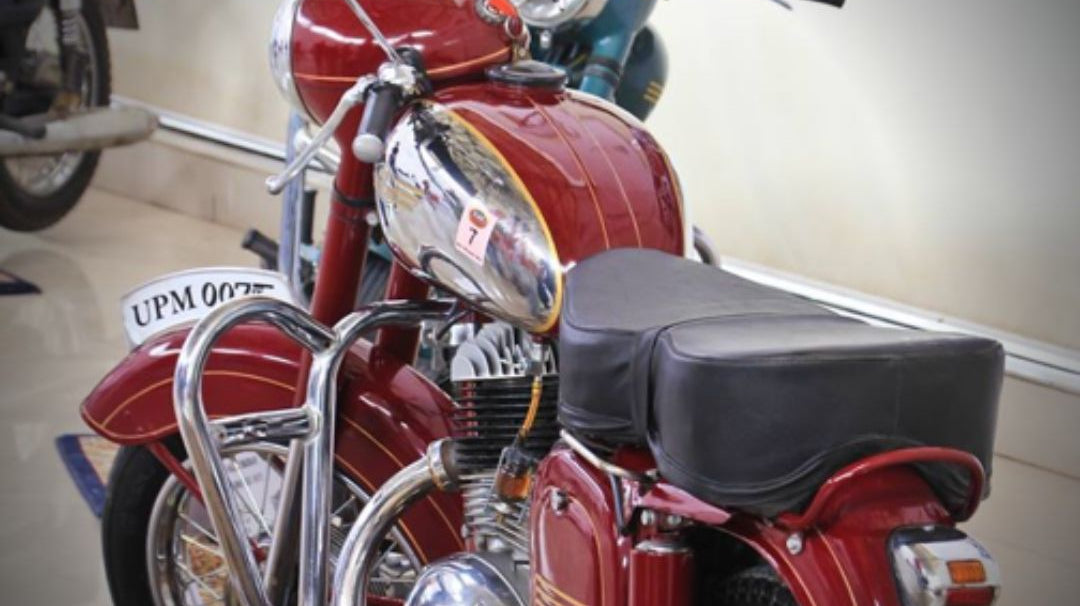 Two Stroke Tuesdays E22 : Jawa and Yezdi Motorcycles - The Endless Craze